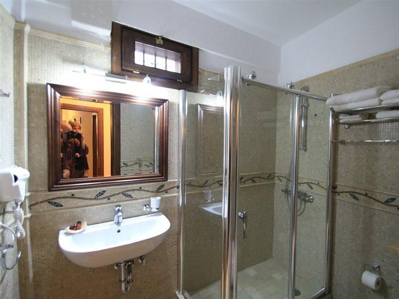 Boutique Hotel Muzaka 培拉特 外观 照片