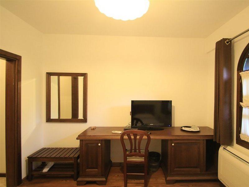 Boutique Hotel Muzaka 培拉特 外观 照片