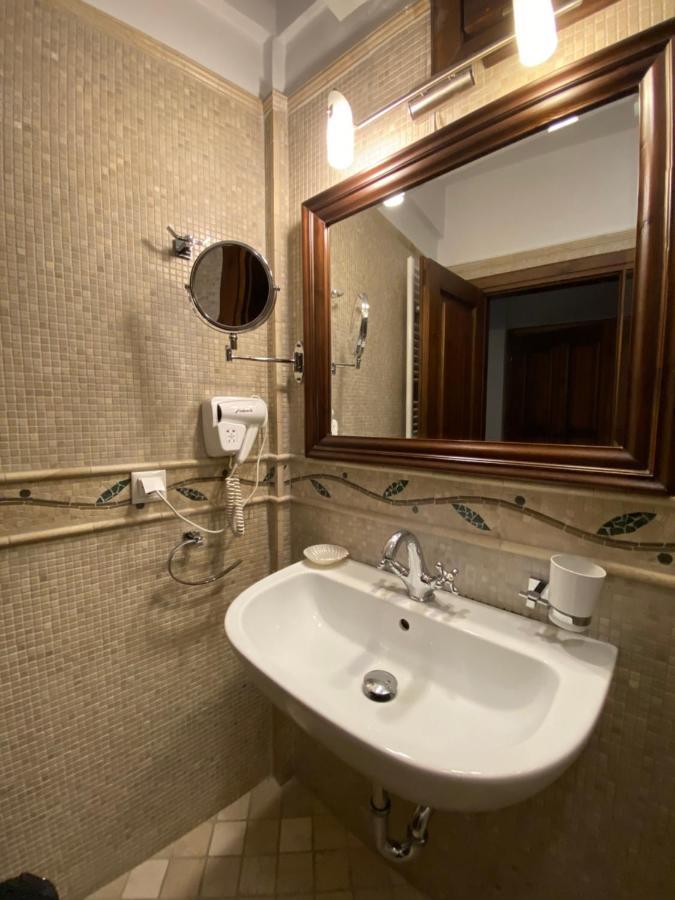 Boutique Hotel Muzaka 培拉特 外观 照片