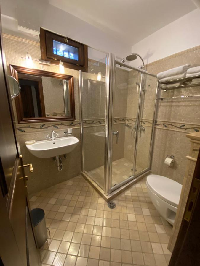 Boutique Hotel Muzaka 培拉特 外观 照片